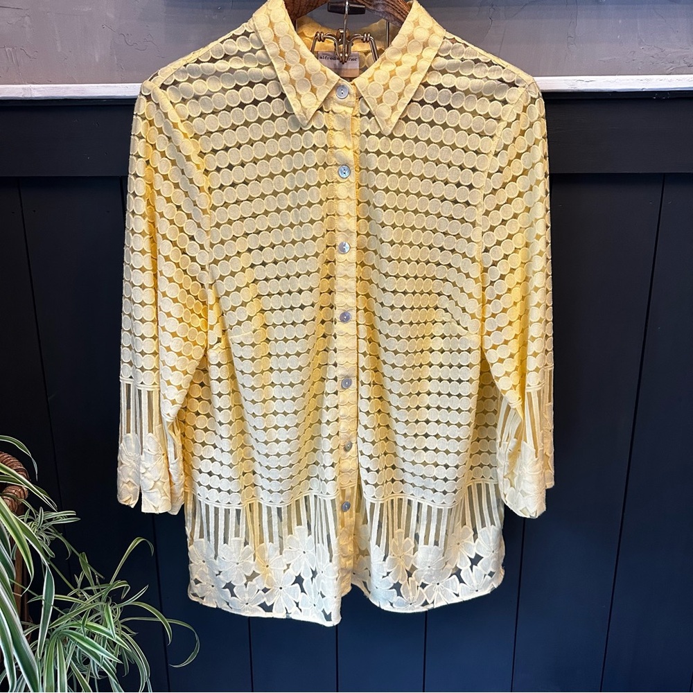Alfred Dunner Cottagecore Semi Sheer Butter Yellow Cutout Polka Dot Top sz 1X